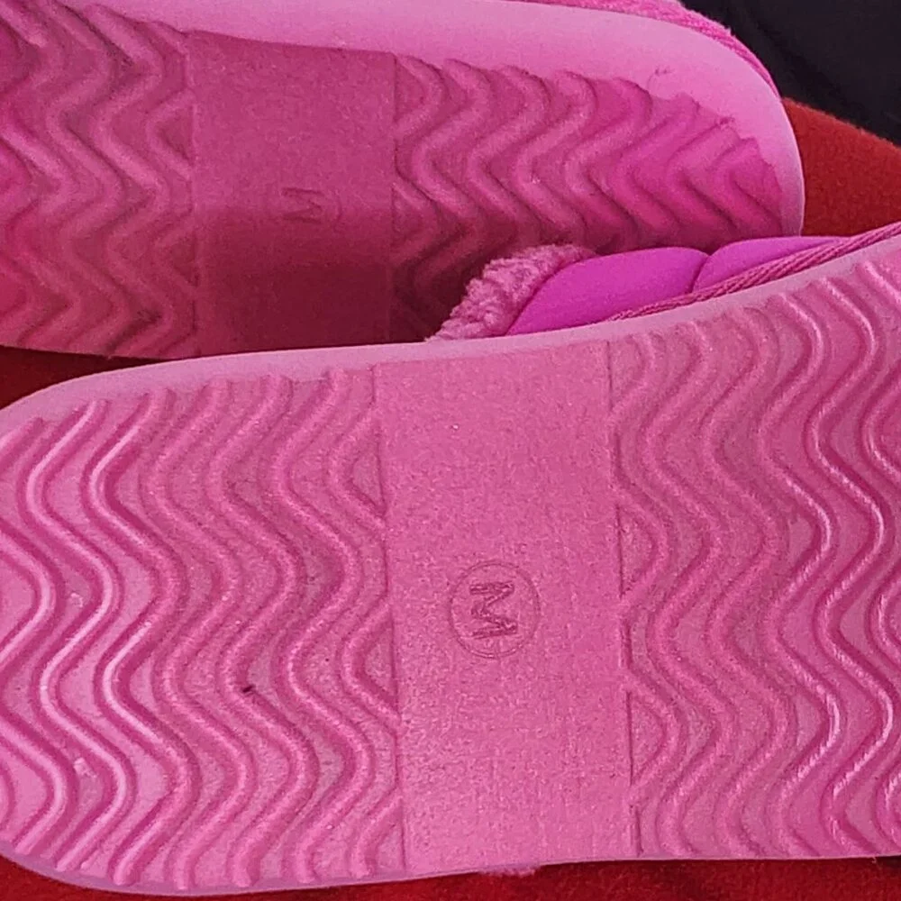 Wondershop at Target Kids Pink Faux Fur Lined Cushion Charlie Slipper Size M 2-3
